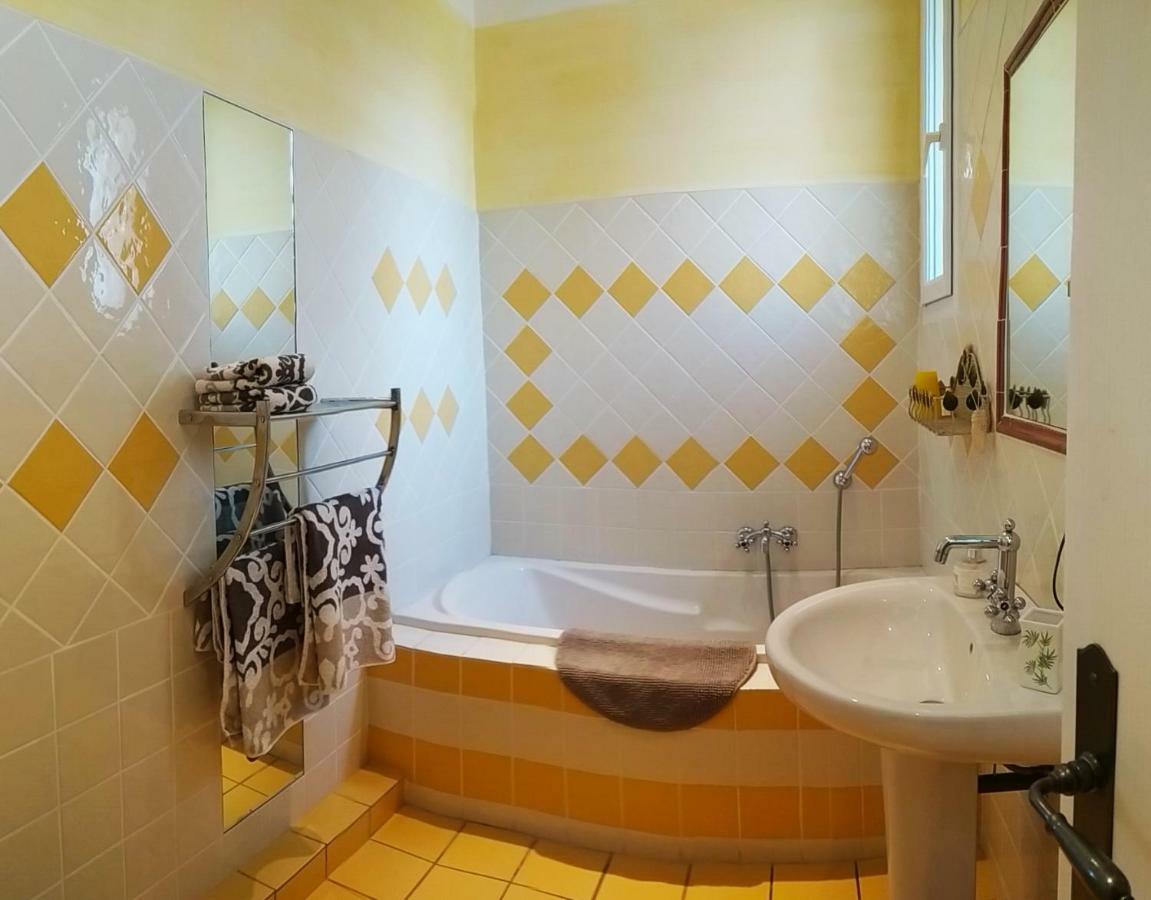Mas De La Grave Bed & Breakfast Althen-des-Paluds Exterior photo